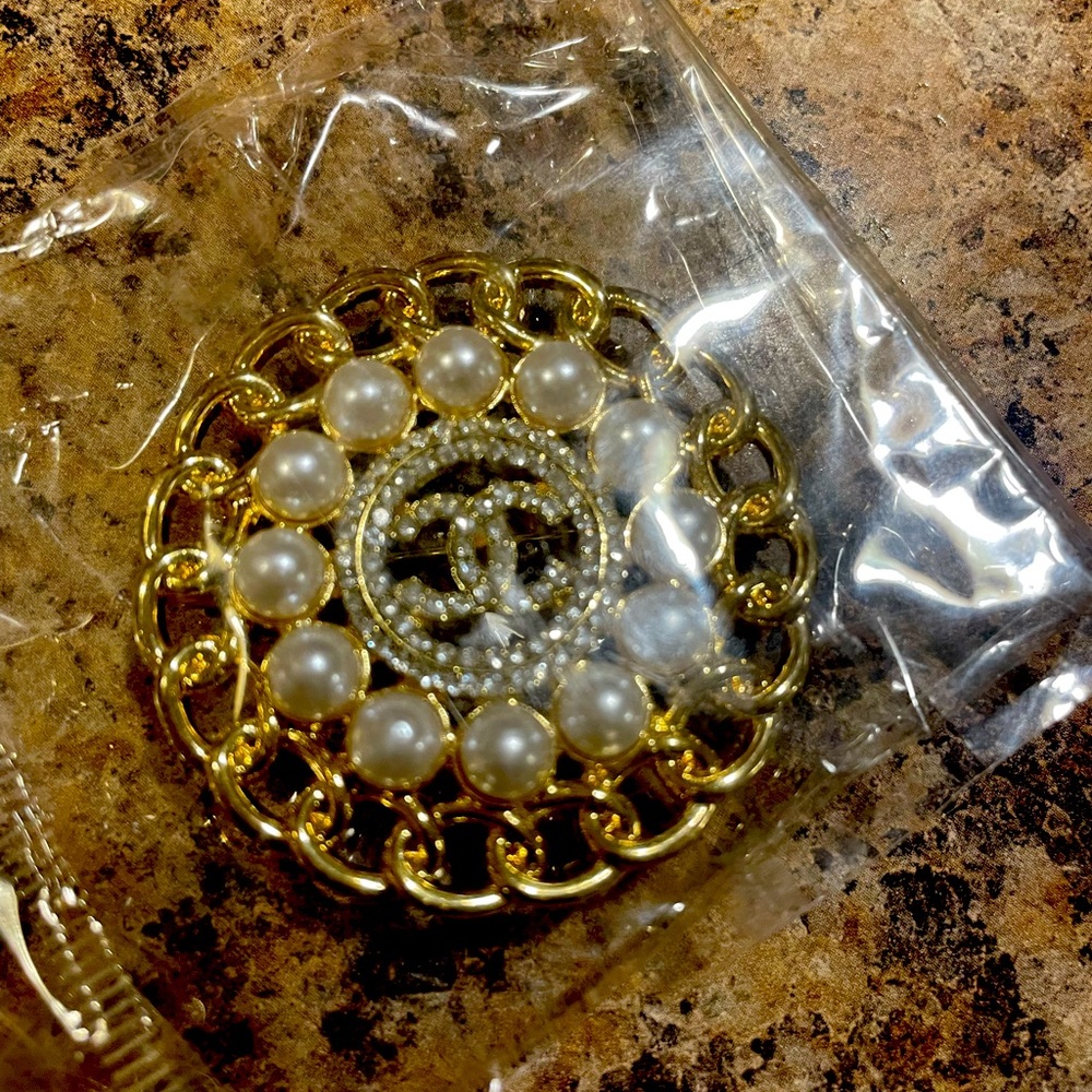 Brooch